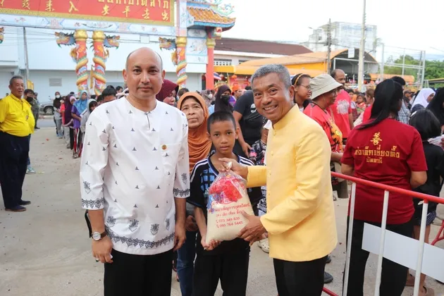 มูลนิธิร่วมบำเพ็ญการกุศลปัตตานี (ท่งเต็กเซี่ยงตึ๊ง) จัดงานประเพณีทิ้งกระจาด (ซิโกว) ประจำปี ๒๕๖๘ แจกข้าวสาร อาหารแห้ง เครื่องอุปโภค กว่า ๑,๕๐๐ ชุด ประชาชนเข้าร่วมหนาแน่น