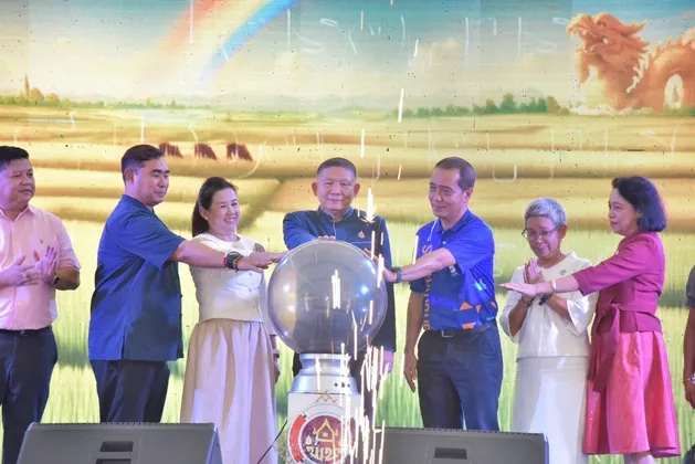 จังหวัดสุพรรณบุรี เปิดโครงการเสริมสร้างรายได้ด้วยเครือข่ายเกษตรปลอดภัย สร้างรายได้สู่ชุมชนอย่างยั่งยืน