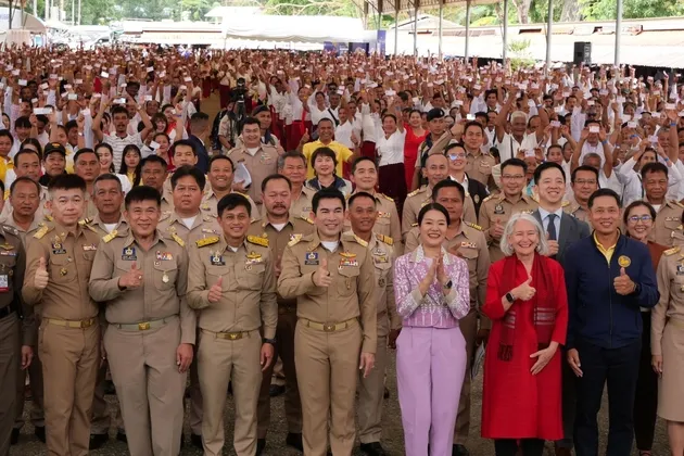 "ธีรรัตน์" มอบบัตรประชาชนกลุ่มชาติพันธุ์สังขละบุรี ย้ำรัฐบาลไม่ทิ้งใครไว้ข้างหลัง (Leave No One Behind)
