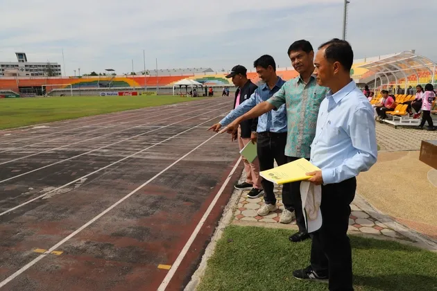  คณะติดตามความก้าวหน้าและประเมินผลโครงการตามแผนปฏิบัติราชการประจำปีของกลุ่มจังหวัดภาคใต้ชายแดนและจังหวัดปัตตานี ติดตามโครงการก่อสร้างลู่วิ่งยางสังเคราะห์ SYNTHETIC สนามกีฬากลางปัตตานี เพื่อประโยชน์สูงสุด ใน ๓ จชต.ตามหลักมาตรฐานสากล