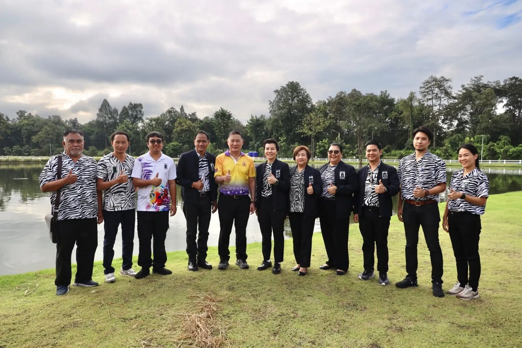 อบจ.เชียงใหม่ รับมอบลูกหงส์ขาว ๔ ตัว จากไนท์ซาฟารีฯ เติมเต็มความร่มรื่น ณ สวนสาธารณะ