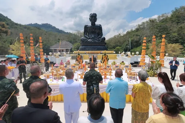 พิธีบวงสรวงหลวงปู่ทวดและทอดผ้าป่าสามัคคี ฯวัดบ่อน้ำร้อน อ เบตง จ ยะลา