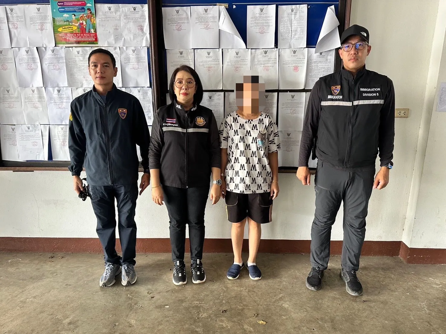 (มีคลิป) ตม.เชียงใหม่ ลุยตรวจตลาดอ.แม่ริม จับต่างด้าวทำงานผิดกฎหมาย