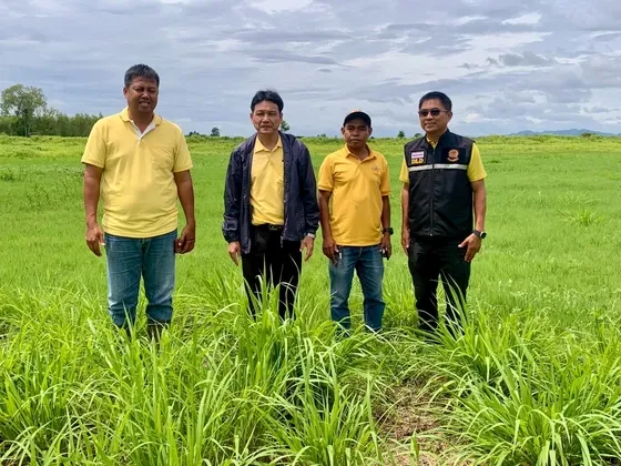 ปศุสัตว์เพชรบุรี บูรณาการกับศูนย์อาหารสัตว์ สำรวจคลังเสบียงอาหารสัตว์ พร้อมช่วยเหลือเกษตรกรรับมือสถานการณ์อุทกภัย