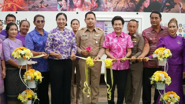 รถโรงหนังเฉลิมทัศน์ เคลื่อนถึงบางพลวง ชาวบ้านสร้างร่วมชมภาพยนต์อย่างอบอุ่น