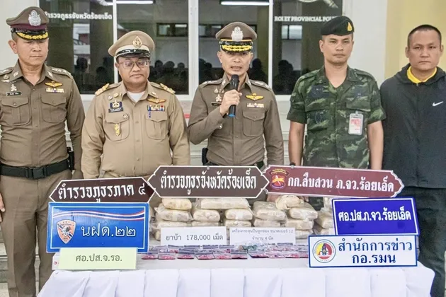 ร้อยเอ็ด-แถลงข่าวจับกุมเครือข่ายลักลอบขนยาเสพติด ยึดของกลางยาบ้า ๑๗๘,๐๐๐ เม็ด