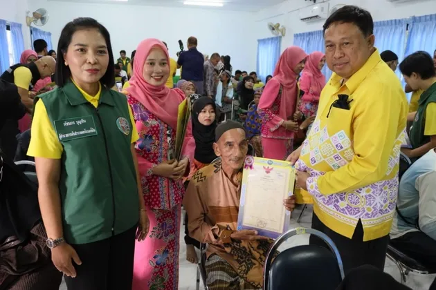 สนง.ที่ดินยะลา เดินหน้ามอบโฉนดที่ดิน โครงการ มอบโฉนดที่ดินทั่วไทย นำสุขคลายทุกข์ให้ประชาชน พื้นที่ ต.บันนังสาเรง