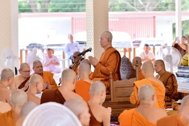 เจ้าอาวาสวัดศาลาลอย พระอารามหลวง นำคณะสงฆ์วัดศาลาลอย พระอารามหลวง ร่วมสังฆกรรม ปาฏิโมกข์สามัคคี ณ วิมุตติธรรมศาลา วัดอรัญพรหมาราม อำเภอประทาย จังหวัดนครราชสีมา