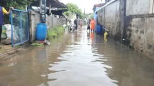 ผู้ว่าฯ ยโสธร รุดลงพื้นที่ป่าติ้ว! เร่งช่วยเหลือประชาชนหลังลำเซบายเอ่อท่วมบ้านเรือน นายชาญชัย ศรศรีวิชัย ผู้ว่าราชการจังหวัดยโสธร