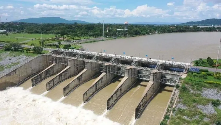 เขื่อนเจ้าพระยา ทยอยปรับเพิ่มการระบายน้ำอยู่ที่ ๑,๙๐๐ ลูกบาศก์เมตรต่อวินาที รองรับน้ำฝนและน้ำหลากจากตอนบนของประเทศ