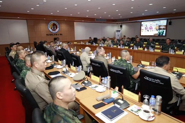 องคมนตรี ลงพื้นที่ ติดตามสถานการณ์ความมั่นคงในพื้นที่จังหวัดชายแดนภาคใต้ และ ความคืบหน้าการดำเนินงานโรงเรียนพระดาบสฯ