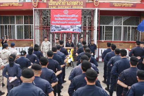 เรือนจำอำเภอฝาง จังหวัดเชียงใหม่ จู่โจมตรวจค้นกรณีพิเศษ ขจัดปัญหายาเสพติด เครื่องมือสื่อสาร สิ่งของต้องห้ามภายในเรือนจำ