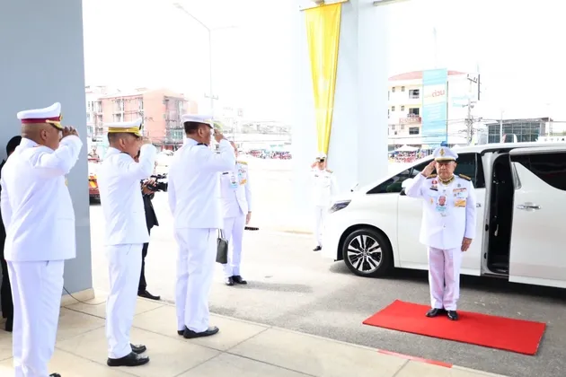 พระบาทสมเด็จพระเจ้าอยู่หัว โปรดเกล้าฯ ให้พลเอก สุรยุทธ์ จุลานนท์ ประธานองคมนตรี เป็นผู้แทนพระองค์พระราชทานปริญญาบัตร แก่ผู้สำเร็จการศึกษามหาวิทยาลัยเทคโนโลยีราชมงคลศรีวิชัย ประจำปีการศึกษา ๒๕๖๗