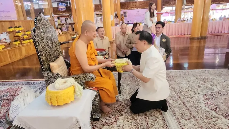 ศิษยานุศิษย์แห่ทำบุญฉลองอายุวัฒนมงคลพระวชิรปัญญากร เจ้าคณะอำเภอเมืองระยอง เจ้าอาวาสวัดป่าประดู่ ครบ ๖๙ ปี แน่นวัด