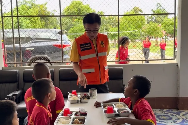 ผู้ว่าฯยโสธร ลงพื้นที่เยี่ยมให้กำลังใจคณะครูนักเรียนอำเภอมหาชนะชัย ฝากสร้างอนาคตชาติที่มี IQ เกิน ๑๑๐