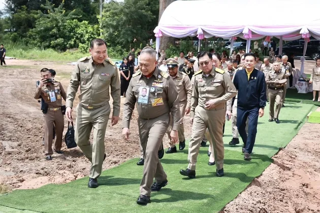 ราชเลขานุการในพระองค์ฯ ลงพื้นที่ติดตามโครงการศึกษา สำรวจ และพัฒนาแหล่งน้ำบาดาลในพื้นที่เสี่ยงกร่อยเค็ม จ.ร้อยเอ็ด