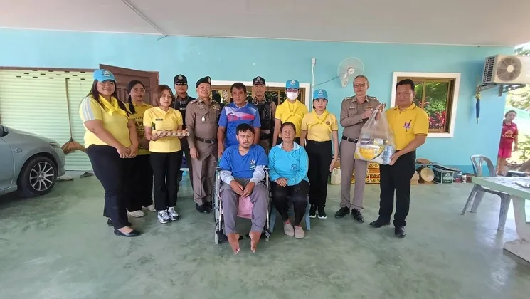 ตำรวจ สภ.บัวเชด มอบเครื่องอุปโภคบริโภคช่วยเหลือผู้ป่วยติดเตียง ผู้พิการ และผู้ยากไร้ บรรเทาความเดือดร้อนเบื้องต้น