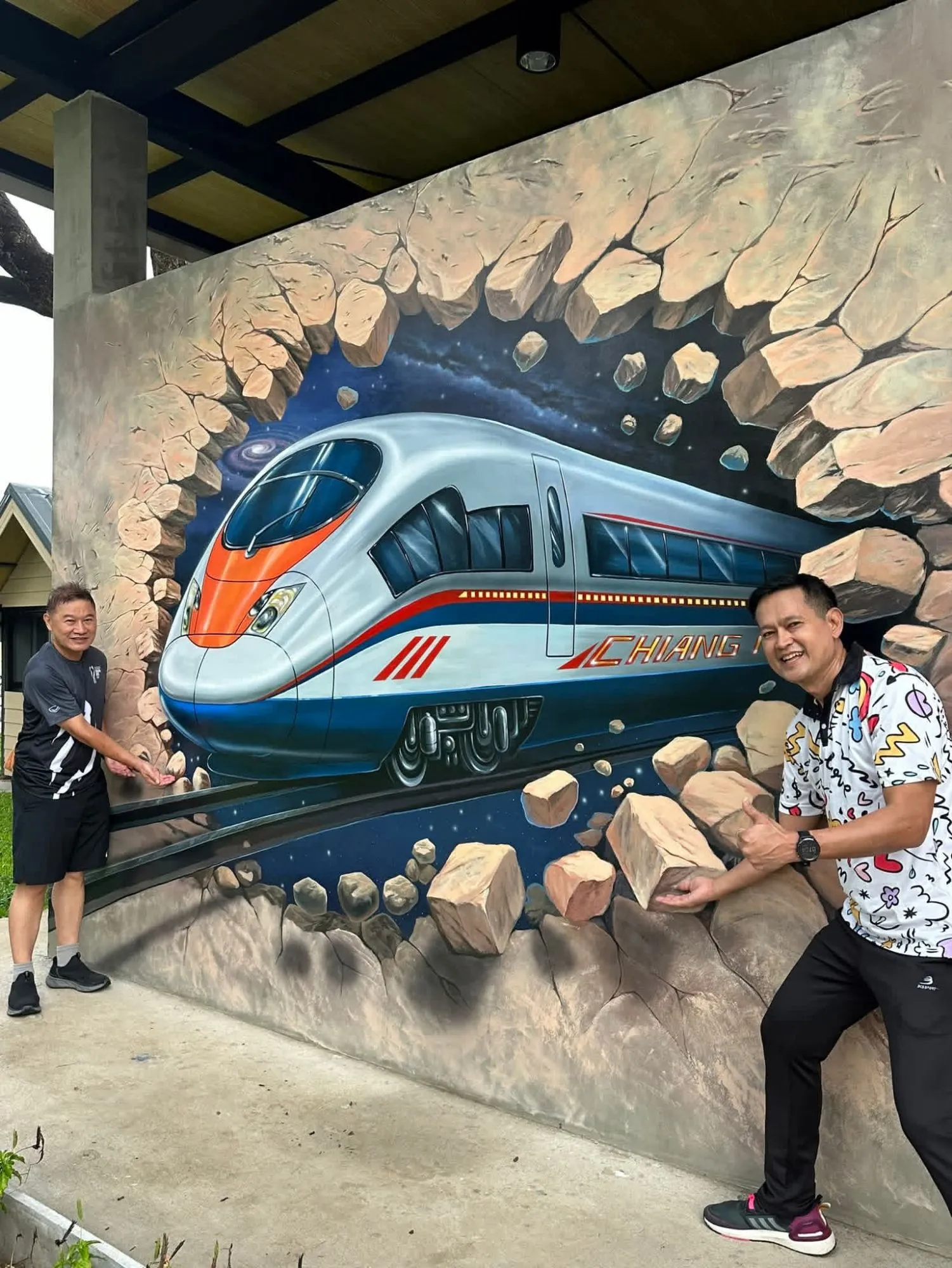 ผู้ว่าฯ และนายกอบจ. เชียงใหม่ชวนคนเมืองสุขภาพดี! นำทีมเดินออกกำลังกายที่สวนสาธารณะรถไฟ