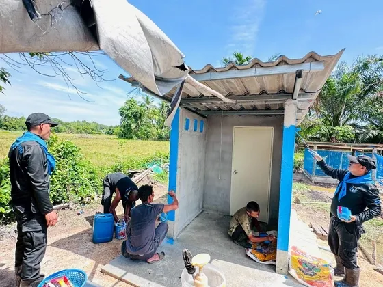 ทหารพราน ๔๑ สร้างห้องสุขาเพื่อประชาชนยากไร้ เสริมสร้างคุณภาพชีวิตและความเข้าใจในชุมชน