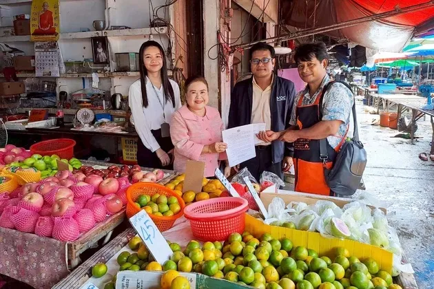 พาณิชย์ตราด ลงพื้นที่ตรวจการปิดป้ายแสดงราคาสินค้า ย้ำปฏิบัติตามกฎหมายอย่างเคร่งครัด