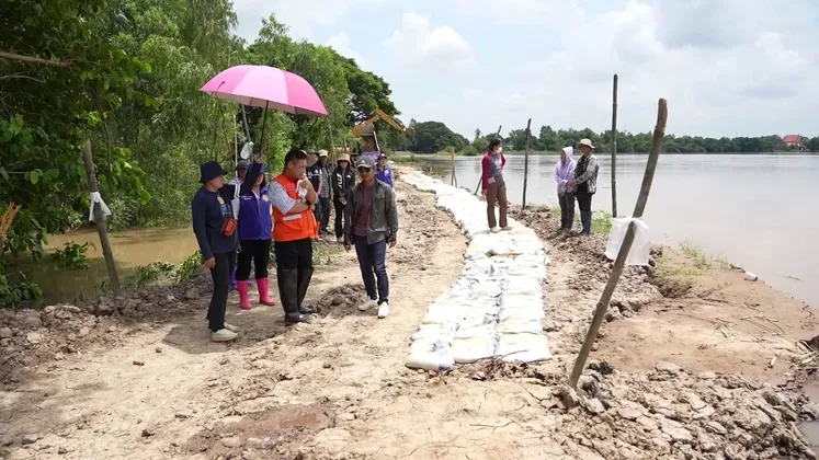 รองผู้ว่าราชการจังหวัดชัยนาท ลงพื้นที่ตรวจจุดเสี่ยงน้ำท่วม ๔ อำเภอ เน้นย้ำทุกภาคส่วนเตรียมพร้อมรับสถานการณ์