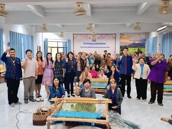 นครพนมส่งเสริมการผลิตและต่อยอดหัตถอุตสาหกรรมชุมชนต้นกก ด้วยนวัตกรรมและเทคโนโลยี มุ่งสร้างรายได้อย่างยั่งยืน