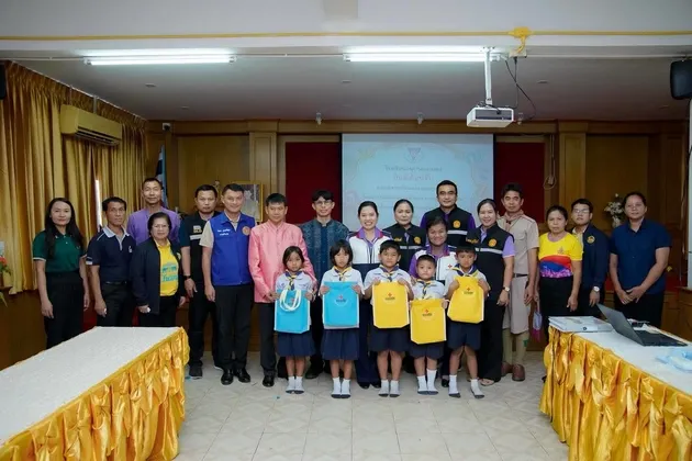 นายกเหล่ากาชาดจังหวัดบุรีรัมย์ ลงพื้นที่เยี่ยมและมอบถุงเพื่อการศึกษา แก่โรงเรียนเป้าหมายตามโครงการส่งเสริมและพัฒนาการพูด อ่าน เขียน ภาษาไทยของเหล่ากาชาดจังหวัดบุรีรัมย์ ประจำปีการศึกษา ๒๕๖๘