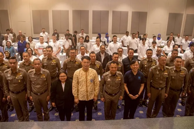 ตำรวจภูธรจังหวัดภูเก็ต ร่วมกับกองบัญชาการตำรวจท่องเที่ยว จัดโครงการอบรมอาสาสมัครอำนวยความสะดวก เสริมสร้างความปลอดภัยนักท่องเที่ยวชุมชน