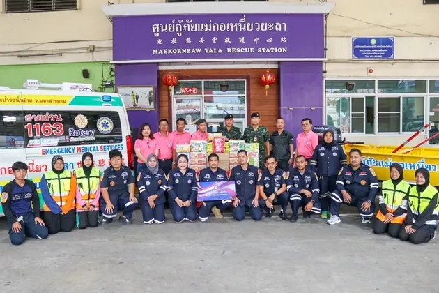 หน่วยเฉพาะกิจยะลา สร้างสัมพันธ์แน่นแฟ้นกับมูลนิธิแม่กอเหนี่ยว มอบสิ่งของช่วยเหลือประชาชน