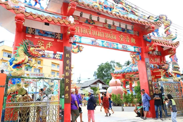 มูลนิธิกวนอิมยะลา จัดงานทิ้งกระจาด เพื่อสืบสานประเพณี และช่วยเหลือผู้ด้อยโอกาส