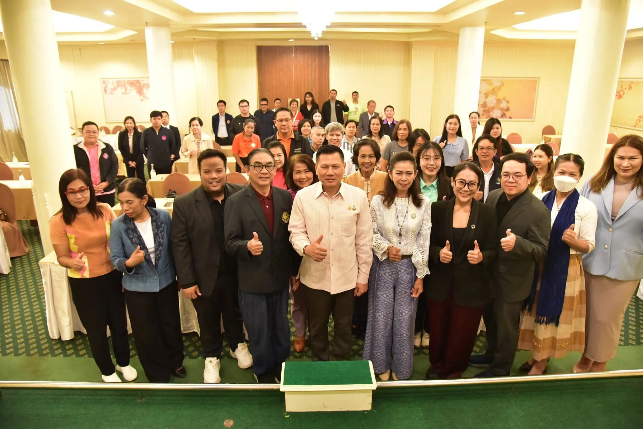 ผู้ว่าฯมุกดาหารต้อนรับคณะกรรมาธิการฯ จัดสัมมนาส่งเสริมความเสมอภาคทางเพศในภาคธุรกิจ