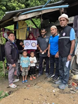 เทศบาลเมืองเบตง ร่วมกับชมรมมุสลิมสัมพันธ์เบตงและกลุ่มเพื่อนมุสลิมะห์ มอบถุงยังชีพให้กับผู้ป่วยติดเตียง ผู้พิการ ผู้สูงอายุ และผู้ยากไร้