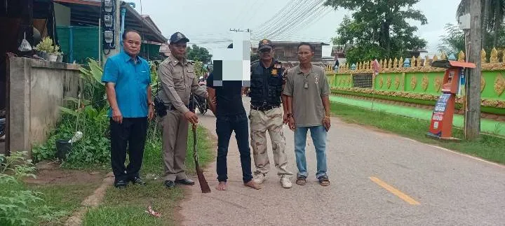 จับกุมคางานบุญ! ชุดรักษาความปลอดภัยหมู่บ้านหนองไผ่ล้อม ร่วมกับตำรวจ สายตรวจตำบลนาหนองทุ่ม อ.แก้งคร้อ จับกุมผู้ต้องหาพร้อมอาวุธปืน