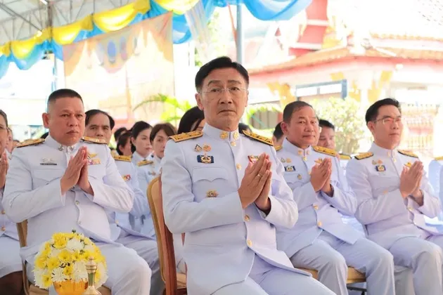 พระบาทสมเด็จพระเจ้าอยู่หัว ทรงพระกรุณาโปรดพระราชทาน น้ำสรง ผ้าไตร พานพุ่มดอกบัว พร้อมเครื่องสักการะ และไทยธรรมพระราชทานมาถวายแด่พระเทพวงศาจารย์ (สำลี คุตฺตสีโล) เจ้าอาวาสวัดมหาธาตุ (พระอารามหลวง) เนื่องในโอกาสครบอายุวัฒนมงคล ๗๘ ปี
