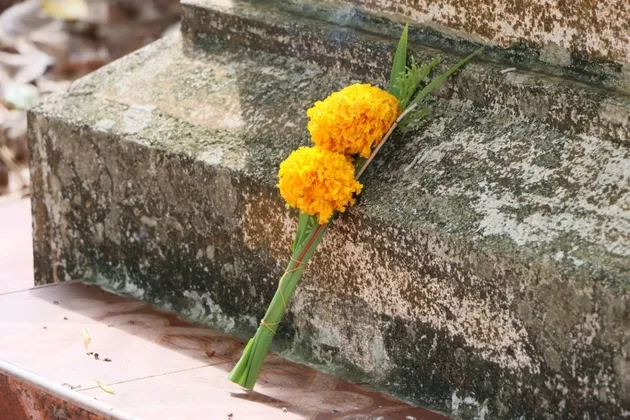 คึกคัก ชาวยะลาทำบุญเดือนสิบรับปู่ย่าตายาย