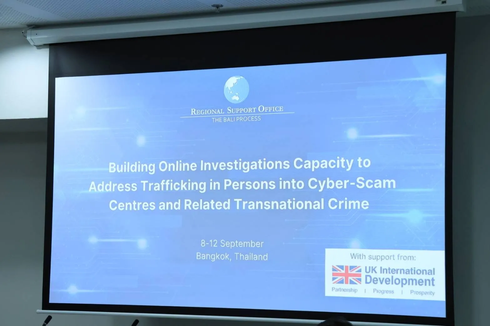 (มีคลิป) สำนักงานตำรวจแห่งชาติจับมือสถานเอกอัครราชทูตอังกฤษ และสำนักงานสนับสนุนระดับภูมิภาคของกระบวนการบาหลี เสริมเขี้ยวเล็บเจ้าหน้าที่ใช้เทคโนโลยีสืบสวนอาชญากรรมข้ามชาติ